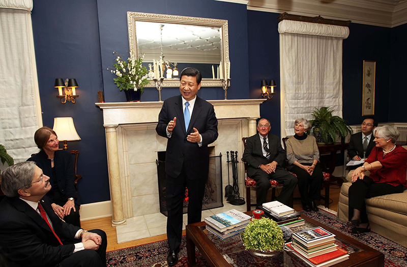 習近平2012年訪美時與老朋友敘舊場景。